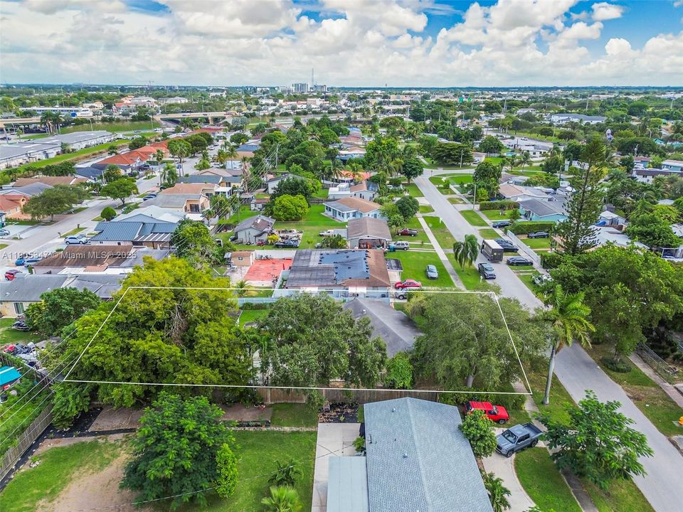 合同活跃: $480,000 (3 贝兹, 1 浴室, 1318 平方英尺)