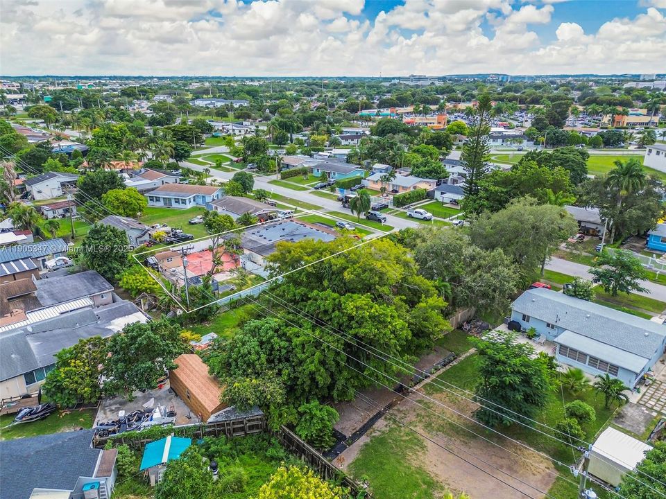 合同活跃: $480,000 (3 贝兹, 1 浴室, 1318 平方英尺)