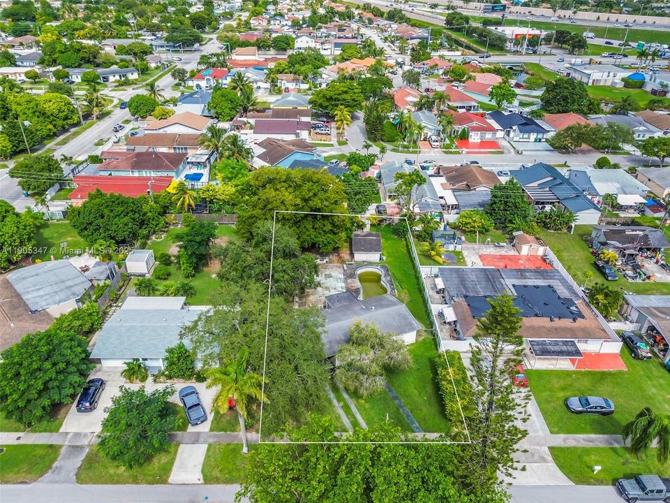 合同活跃: $480,000 (3 贝兹, 1 浴室, 1318 平方英尺)