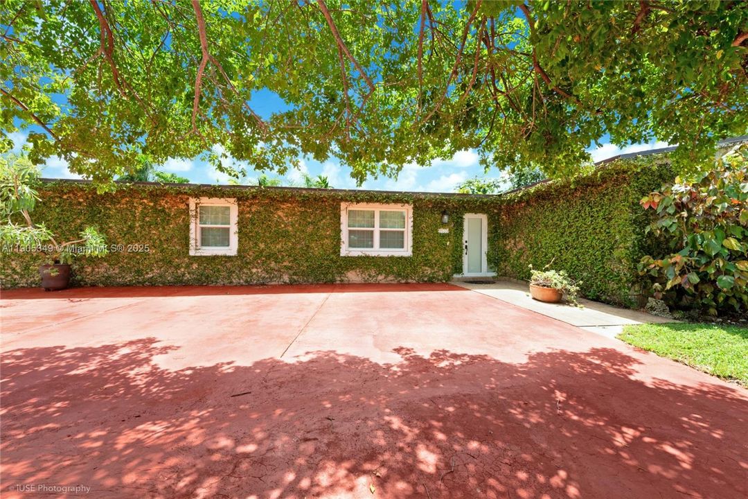 待售: $950,000 (5 贝兹, 3 浴室, 2743 平方英尺)