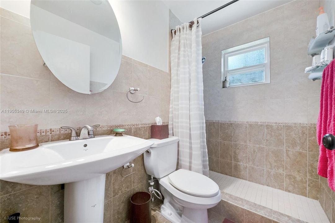 待售: $950,000 (5 贝兹, 3 浴室, 2743 平方英尺)