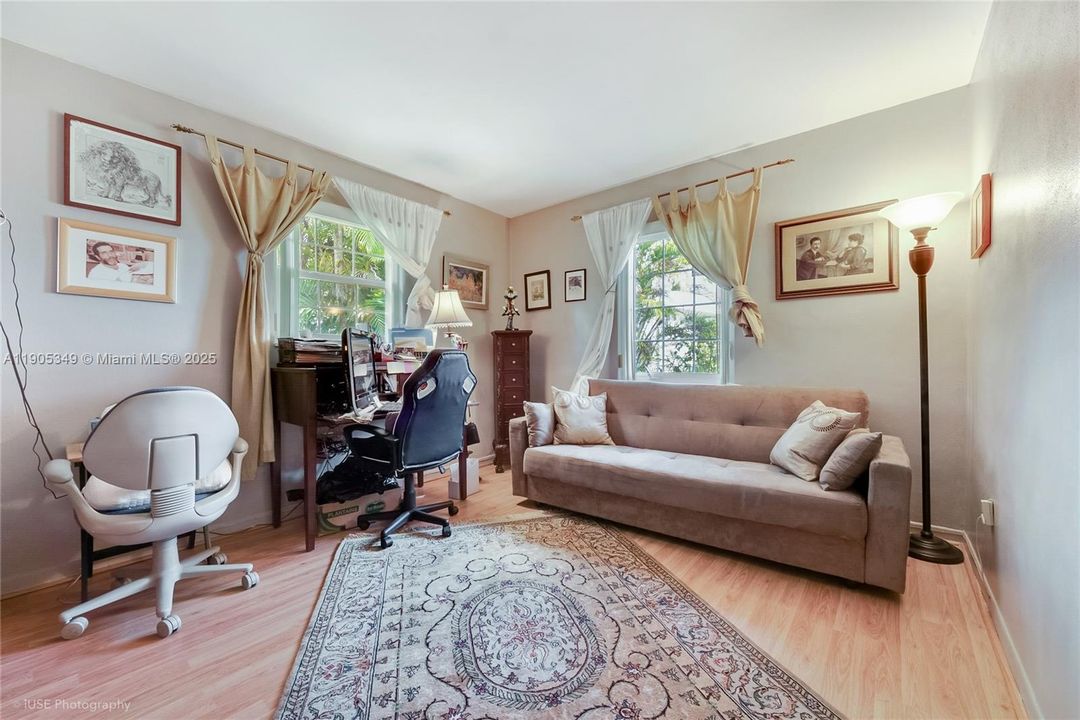 待售: $950,000 (5 贝兹, 3 浴室, 2743 平方英尺)