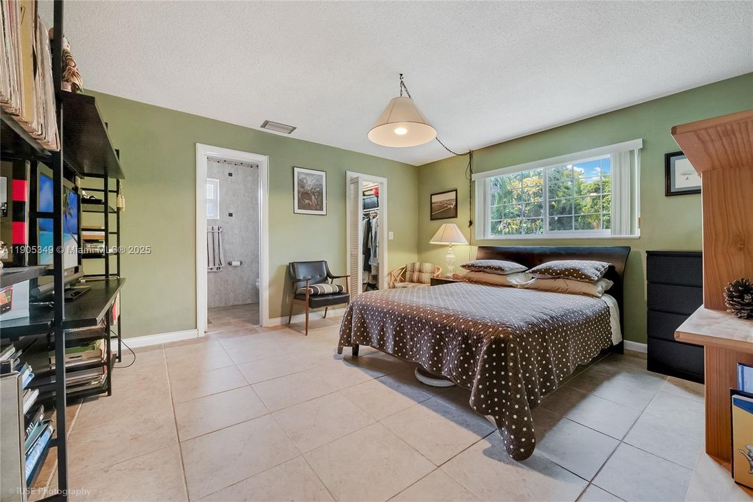 待售: $950,000 (5 贝兹, 3 浴室, 2743 平方英尺)