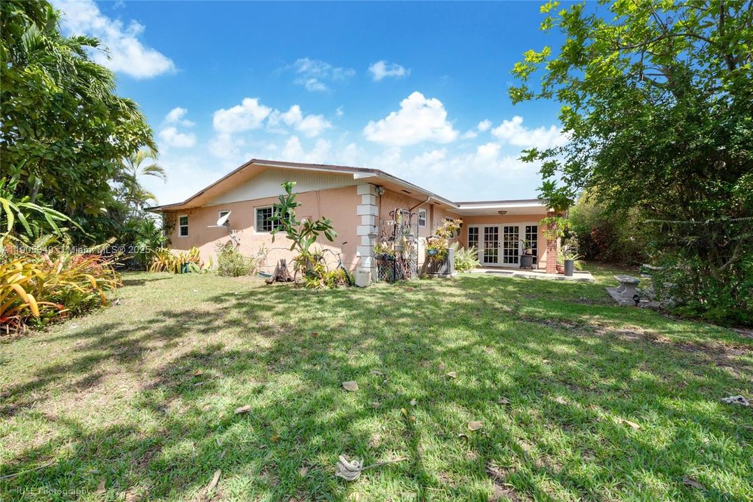 待售: $950,000 (5 贝兹, 3 浴室, 2743 平方英尺)