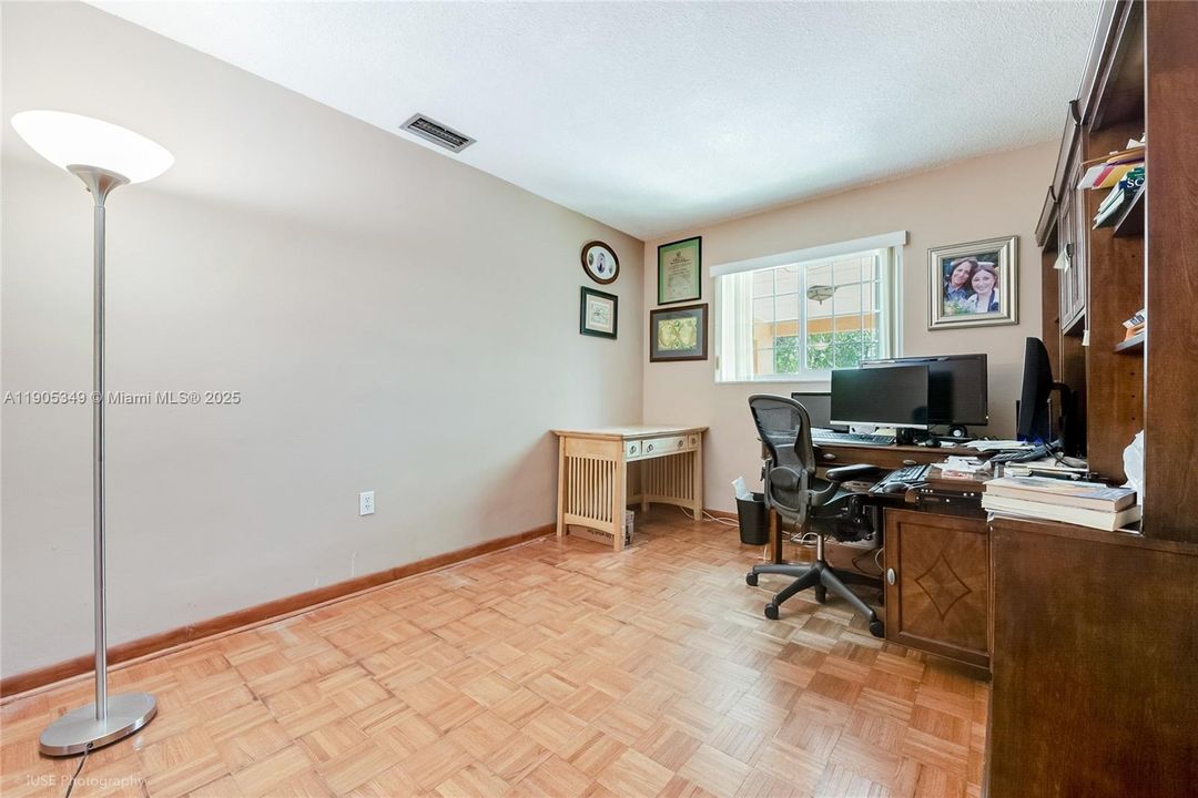 待售: $950,000 (5 贝兹, 3 浴室, 2743 平方英尺)