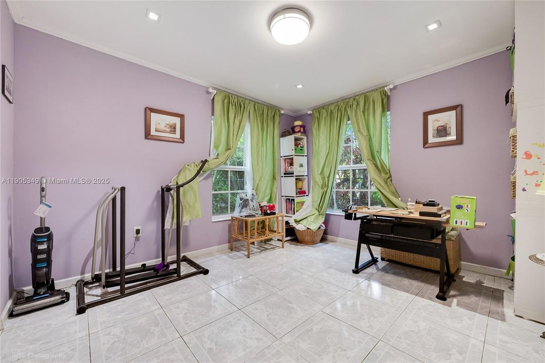 待售: $950,000 (5 贝兹, 3 浴室, 2743 平方英尺)