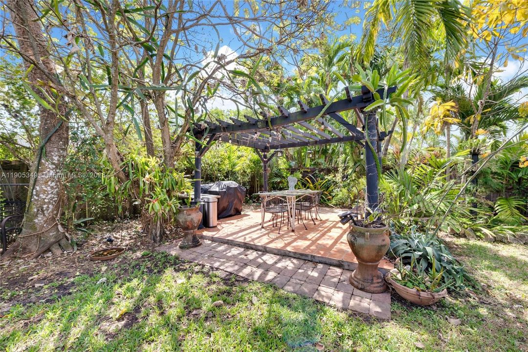 待售: $950,000 (5 贝兹, 3 浴室, 2743 平方英尺)