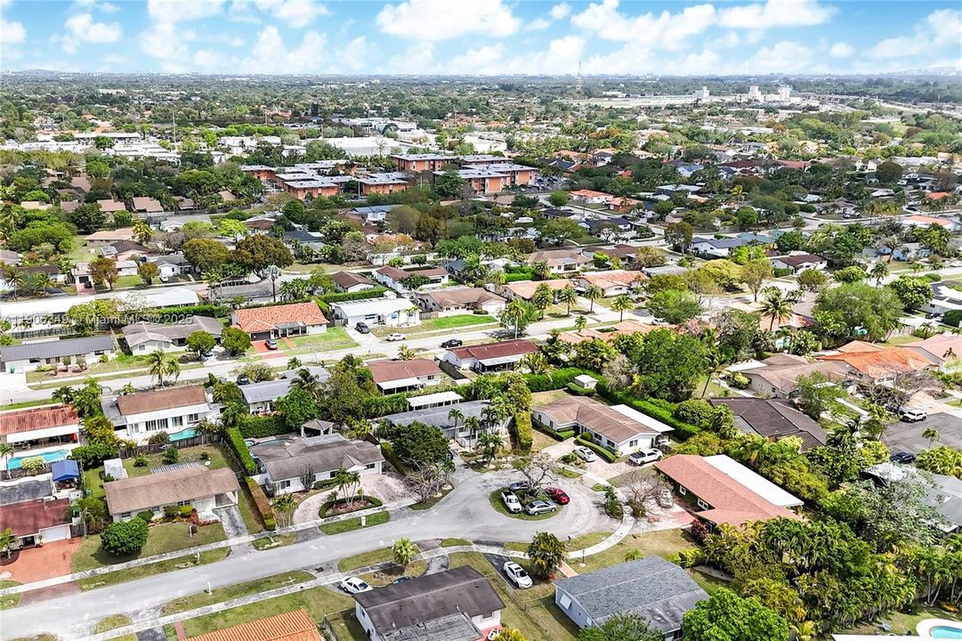 待售: $950,000 (5 贝兹, 3 浴室, 2743 平方英尺)