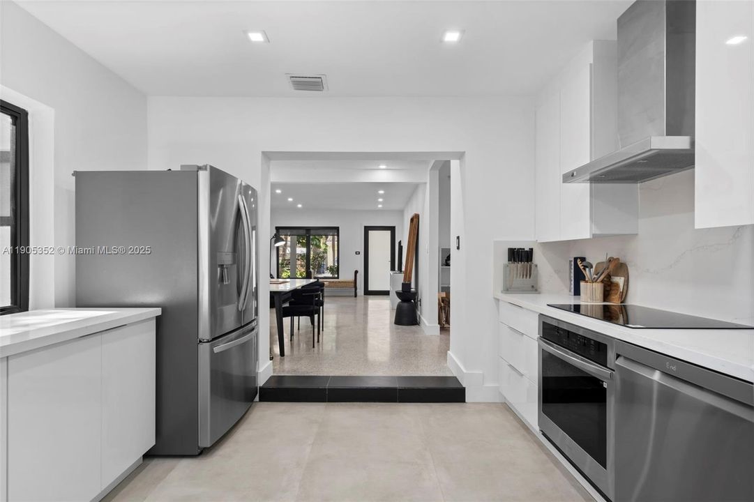 Recently Sold: $975,000 (3 beds, 2 baths, 1208 Square Feet)