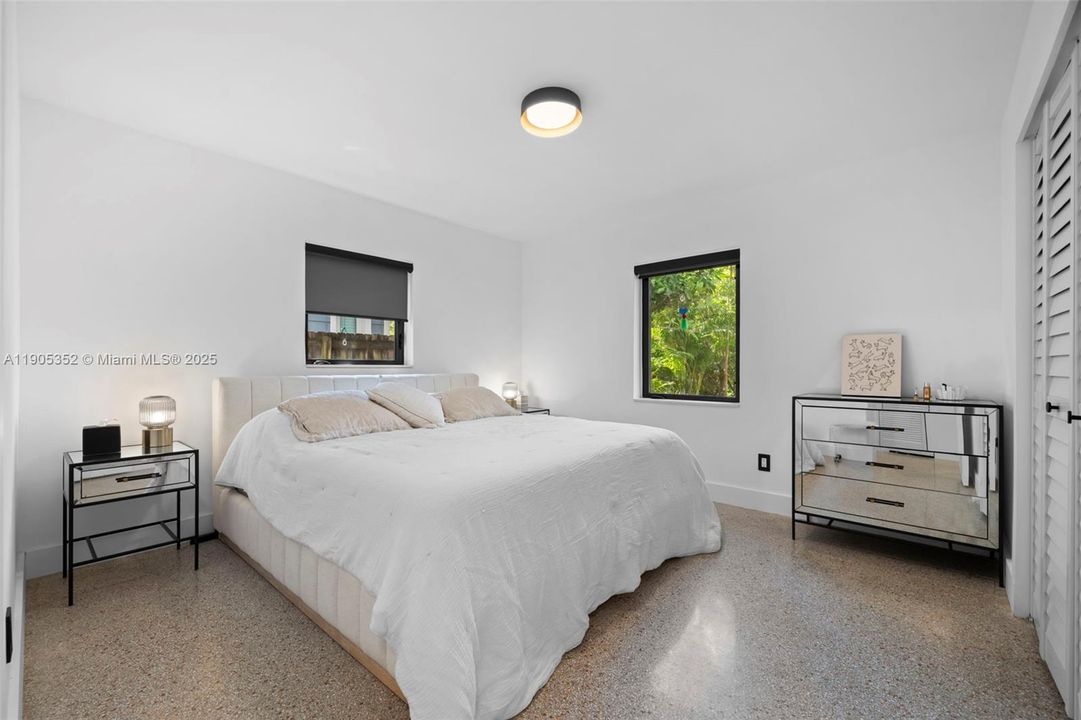 Recently Sold: $975,000 (3 beds, 2 baths, 1208 Square Feet)