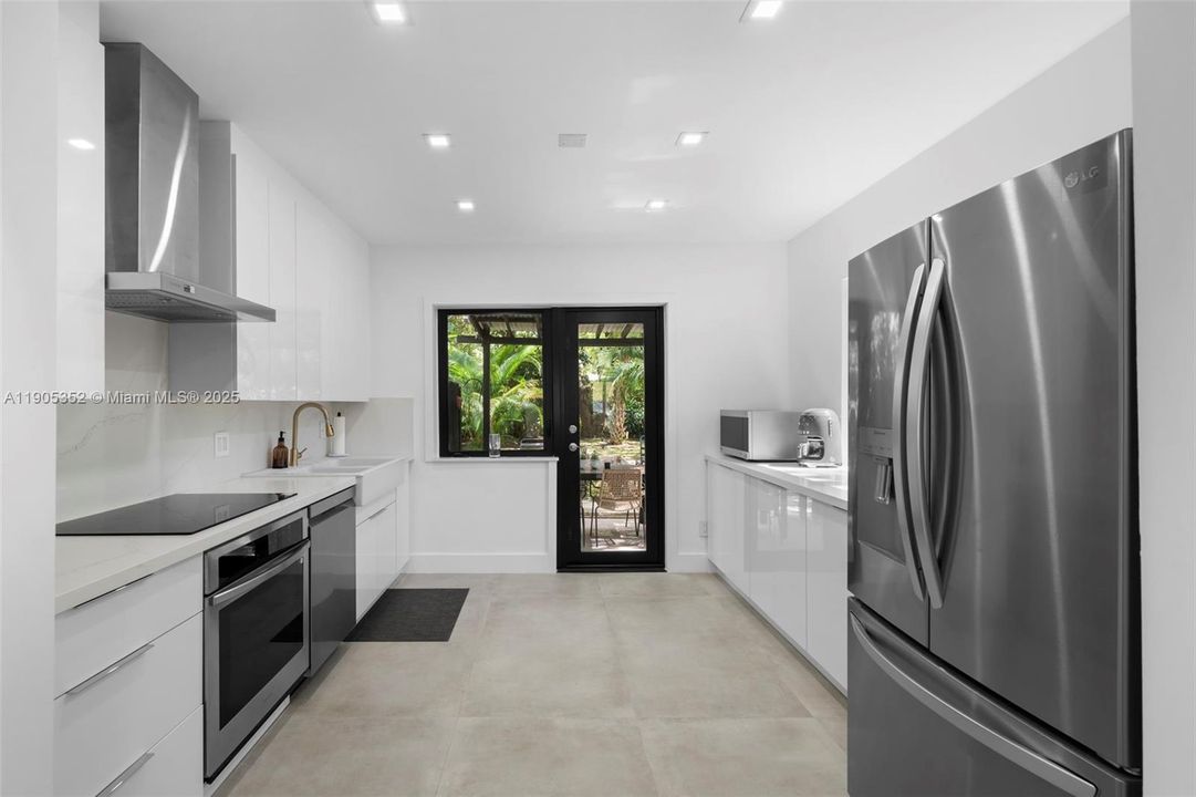 Recently Sold: $975,000 (3 beds, 2 baths, 1208 Square Feet)