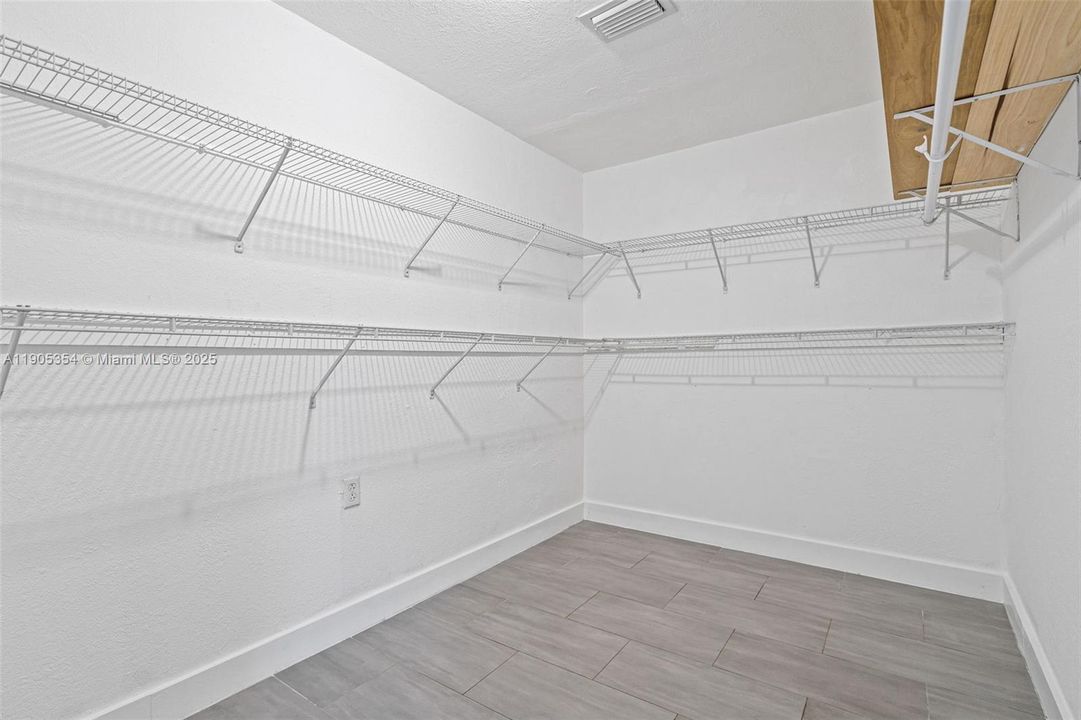 Recently Rented: $4,250 (4 beds, 2 baths, 2203 Square Feet)