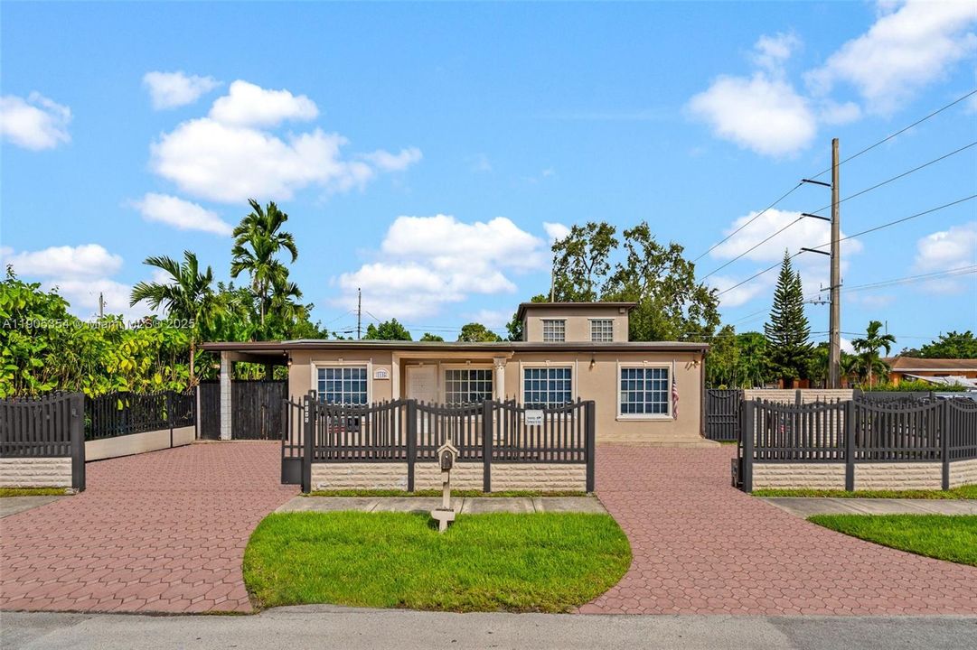 Recently Rented: $4,250 (4 beds, 2 baths, 2203 Square Feet)