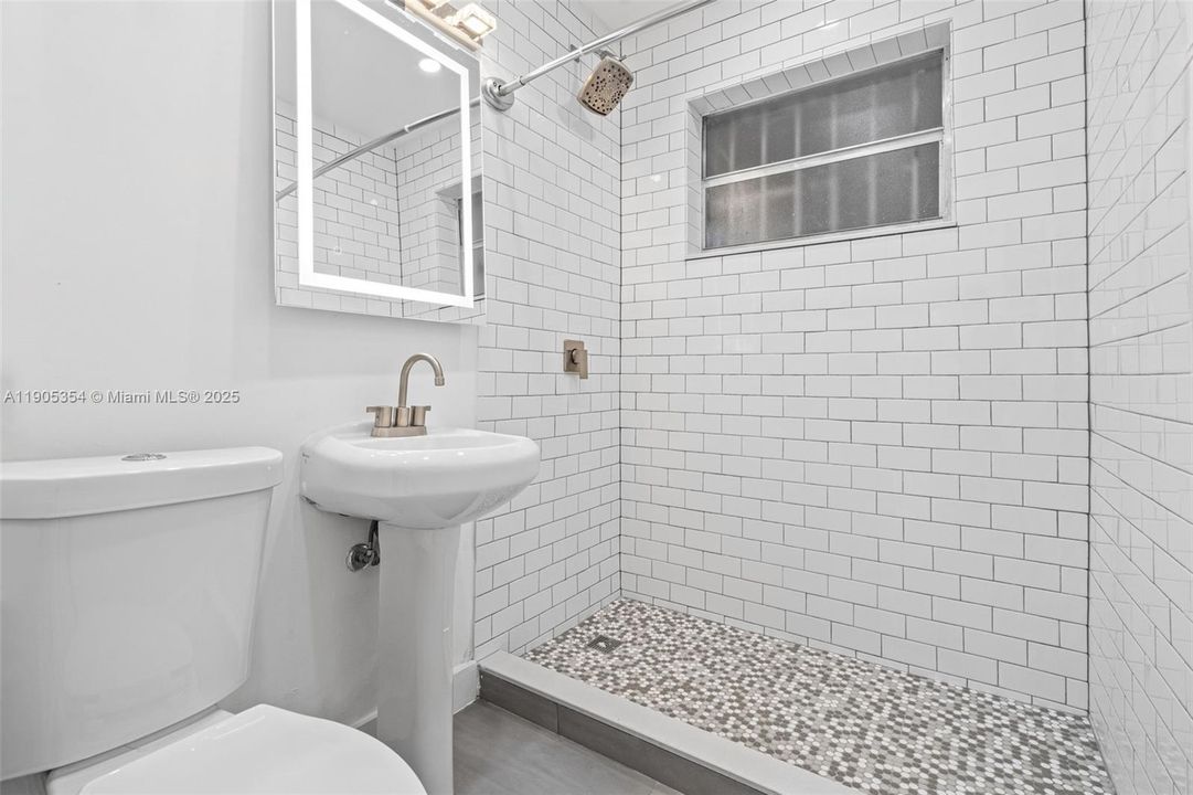 Recently Rented: $4,250 (4 beds, 2 baths, 2203 Square Feet)