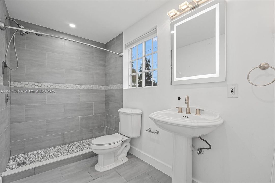 Recently Rented: $4,250 (4 beds, 2 baths, 2203 Square Feet)