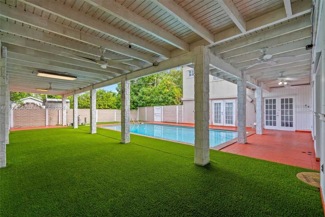 Recently Rented: $4,250 (4 beds, 2 baths, 2203 Square Feet)