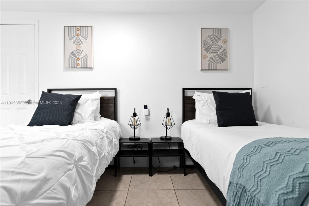 出租: $4,800 (6 贝兹, 5 浴室, 1536 平方英尺)