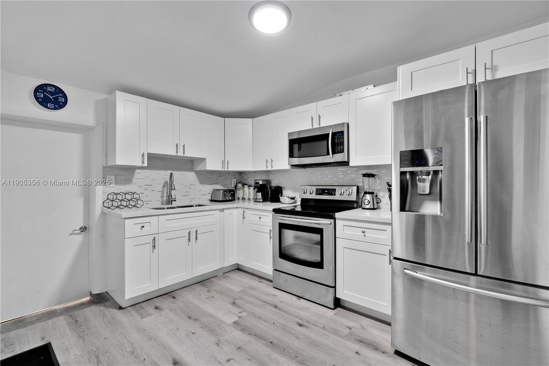 出租: $4,800 (6 贝兹, 5 浴室, 1536 平方英尺)