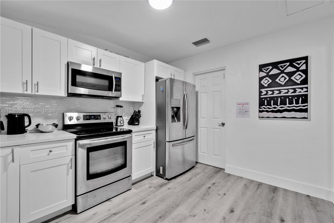 出租: $4,800 (6 贝兹, 5 浴室, 1536 平方英尺)