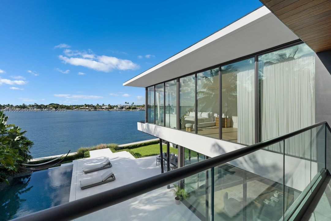 На продажу: $12,900,000 (4 спален, 4 ванн, 4796 Квадратных фут)