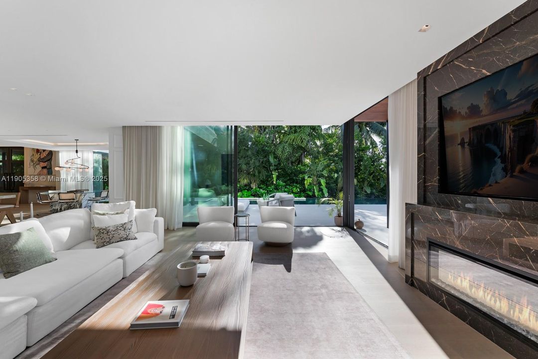 На продажу: $12,900,000 (4 спален, 4 ванн, 4796 Квадратных фут)