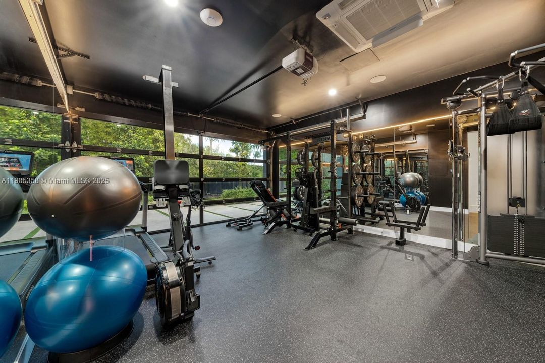 На продажу: $12,900,000 (4 спален, 4 ванн, 4796 Квадратных фут)