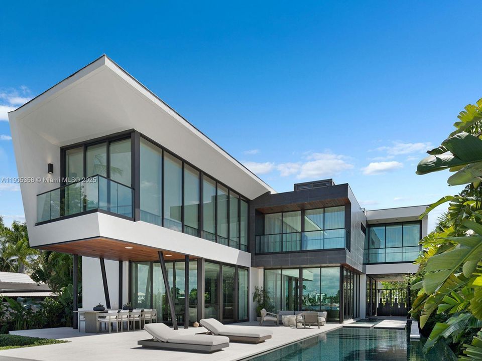 На продажу: $12,900,000 (4 спален, 4 ванн, 4796 Квадратных фут)