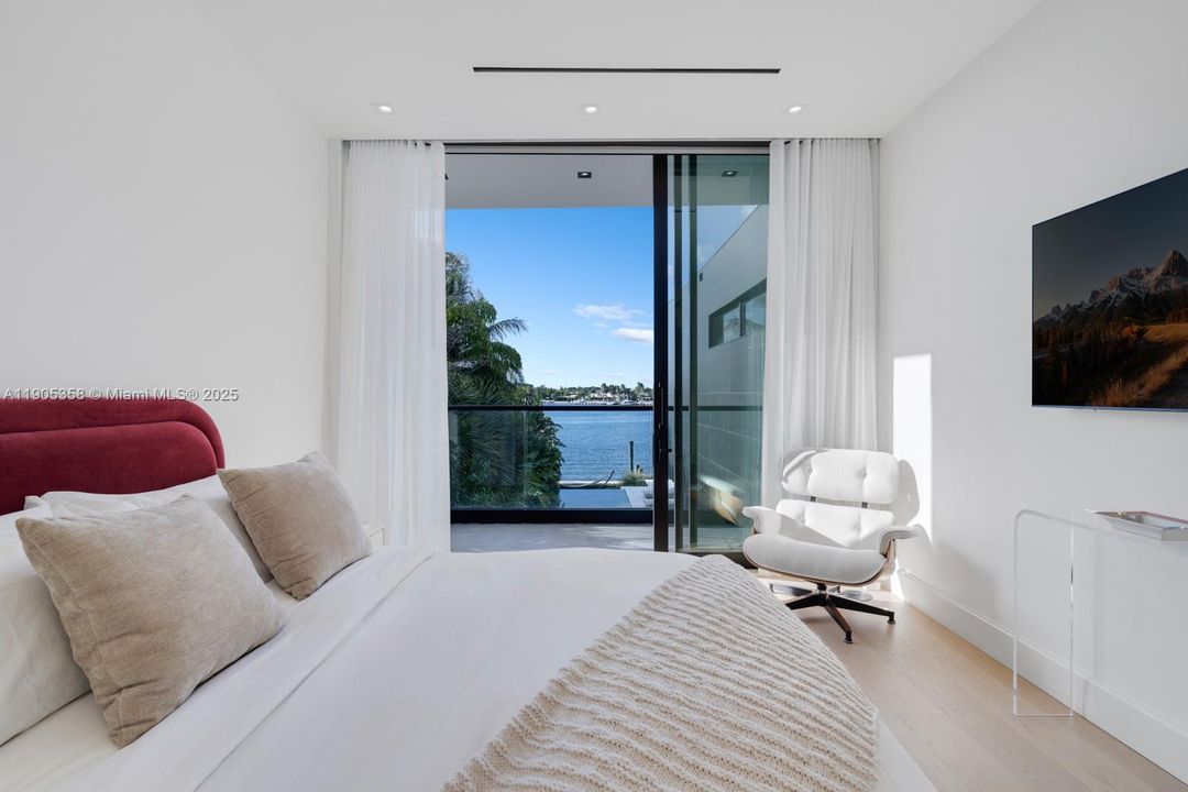 На продажу: $12,900,000 (4 спален, 4 ванн, 4796 Квадратных фут)