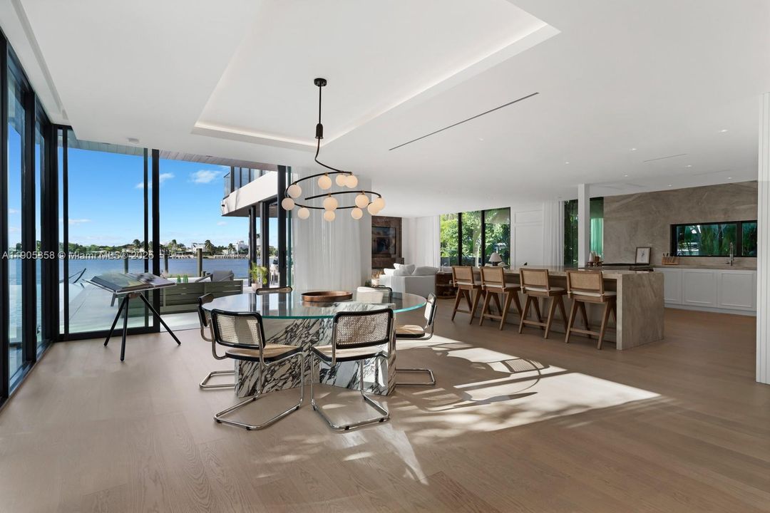 На продажу: $12,900,000 (4 спален, 4 ванн, 4796 Квадратных фут)