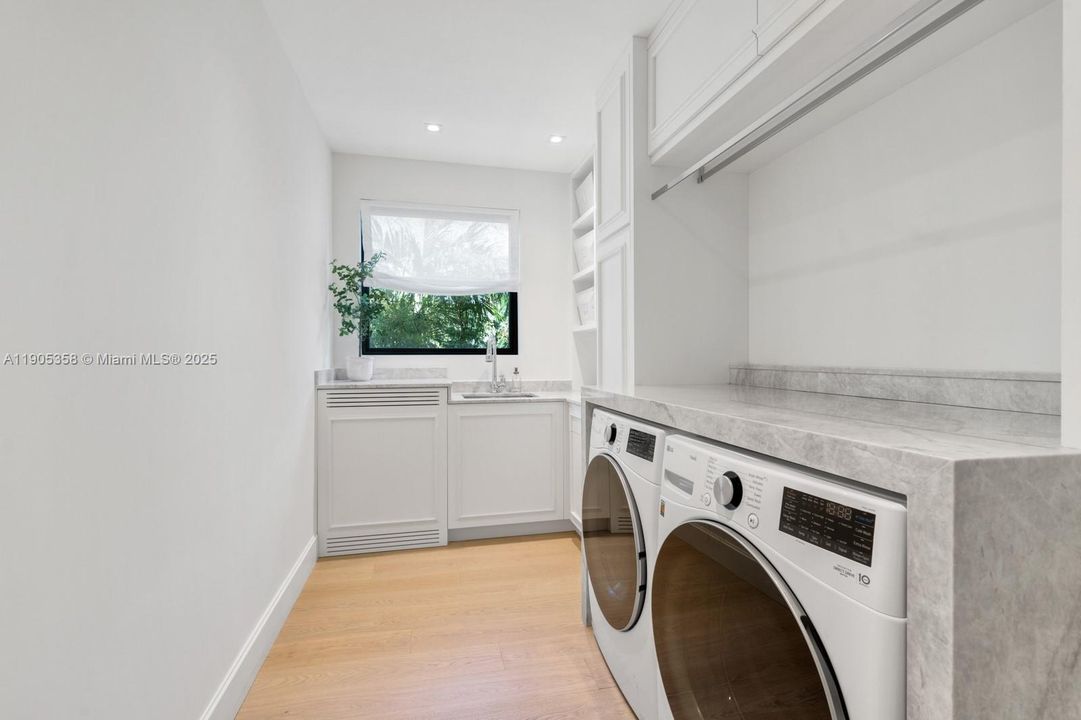 На продажу: $12,900,000 (4 спален, 4 ванн, 4796 Квадратных фут)