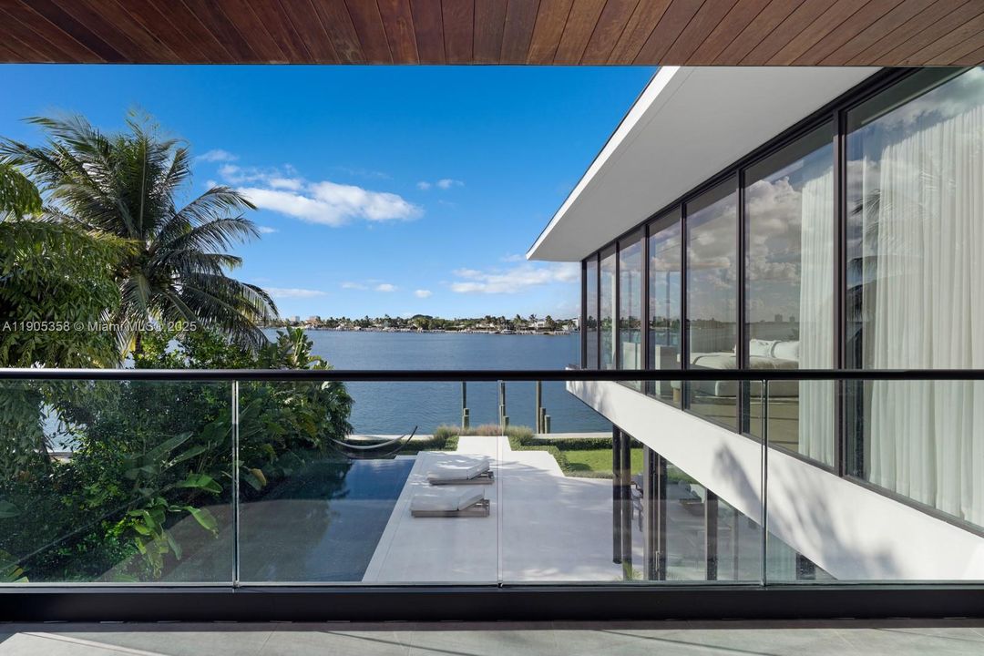 На продажу: $12,900,000 (4 спален, 4 ванн, 4796 Квадратных фут)