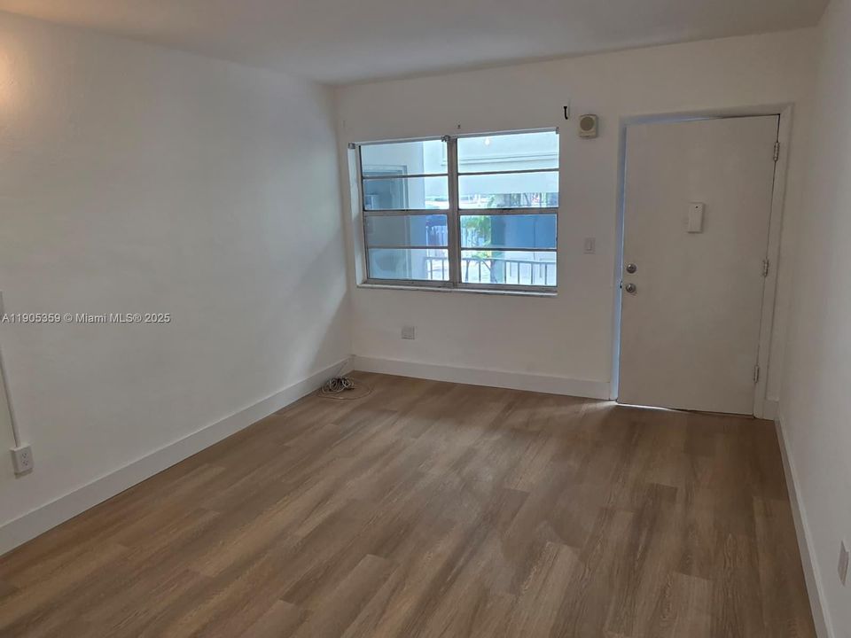 合同活跃: $220,000 (0 贝兹, 1 浴室, 396 平方英尺)