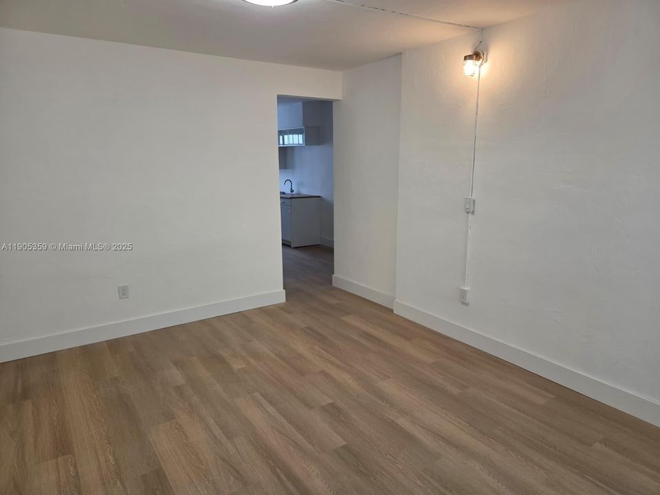 合同活跃: $220,000 (0 贝兹, 1 浴室, 396 平方英尺)