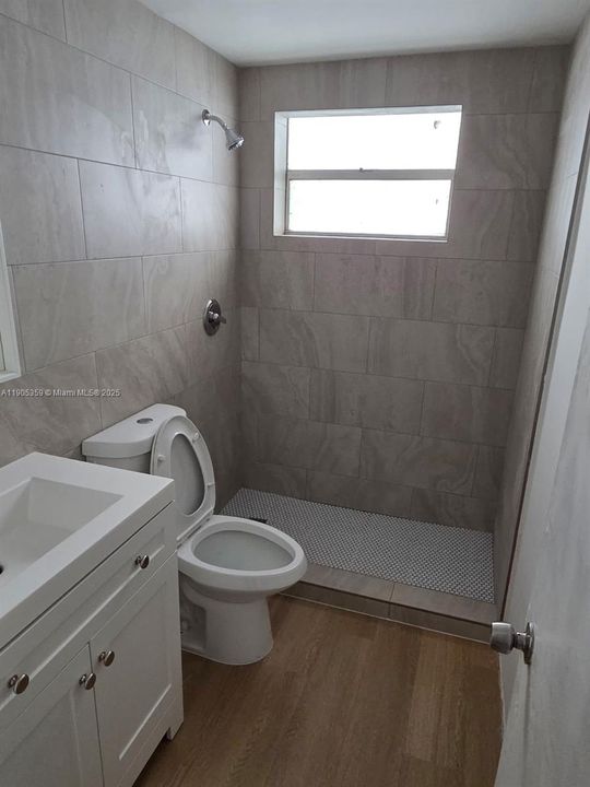 合同活跃: $220,000 (0 贝兹, 1 浴室, 396 平方英尺)