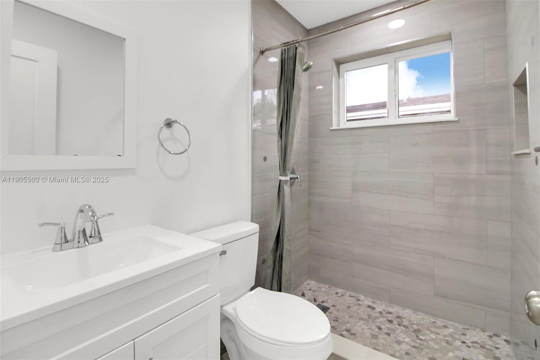 最近租的: $2,000 (2 贝兹, 1 浴室, 970 平方英尺)