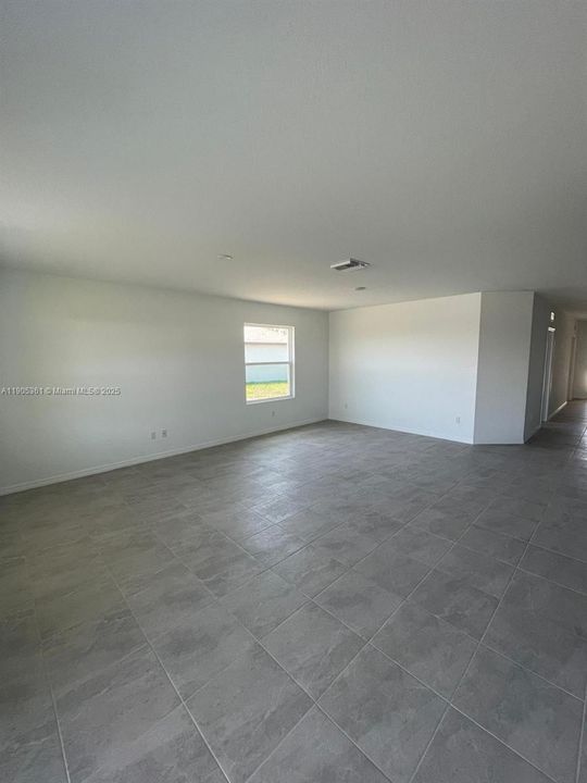 For Sale: $469,000 (4 beds, 3 baths, 2126 Square Feet)