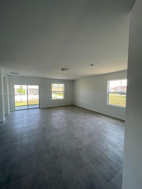 For Sale: $469,000 (4 beds, 3 baths, 2126 Square Feet)