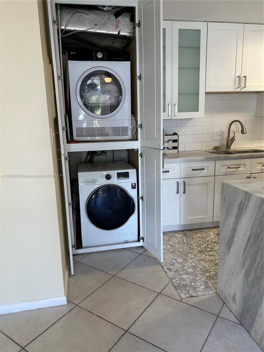 For Rent: $1,990 (2 beds, 2 baths, 770 Square Feet)