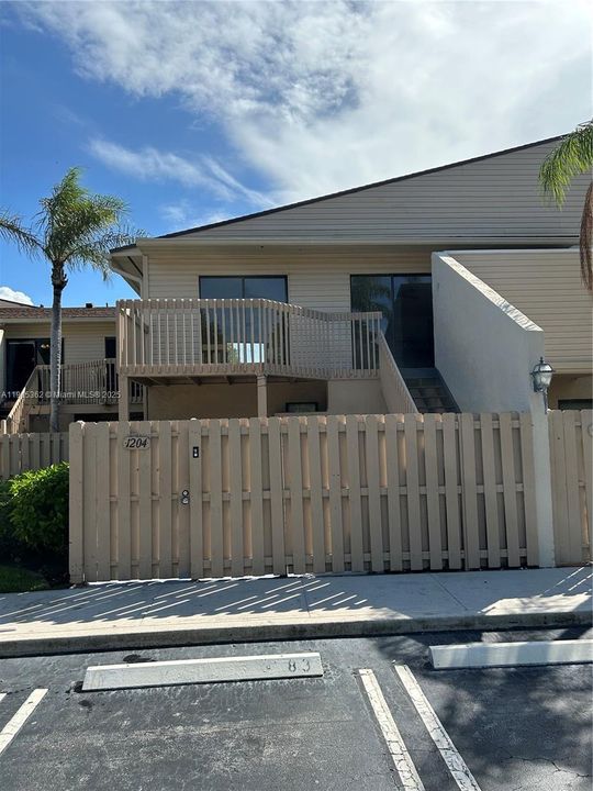 For Rent: $1,990 (2 beds, 2 baths, 770 Square Feet)