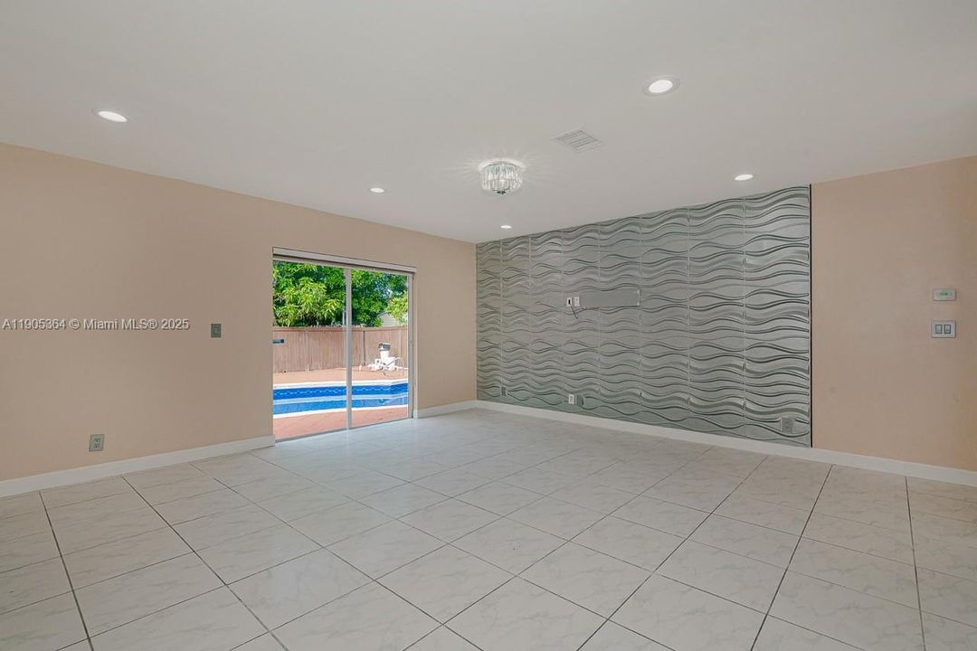 For Rent: $3,800 (4 beds, 2 baths, 1370 Square Feet)