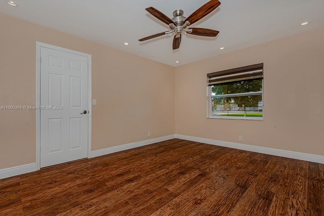 For Rent: $3,800 (4 beds, 2 baths, 1370 Square Feet)