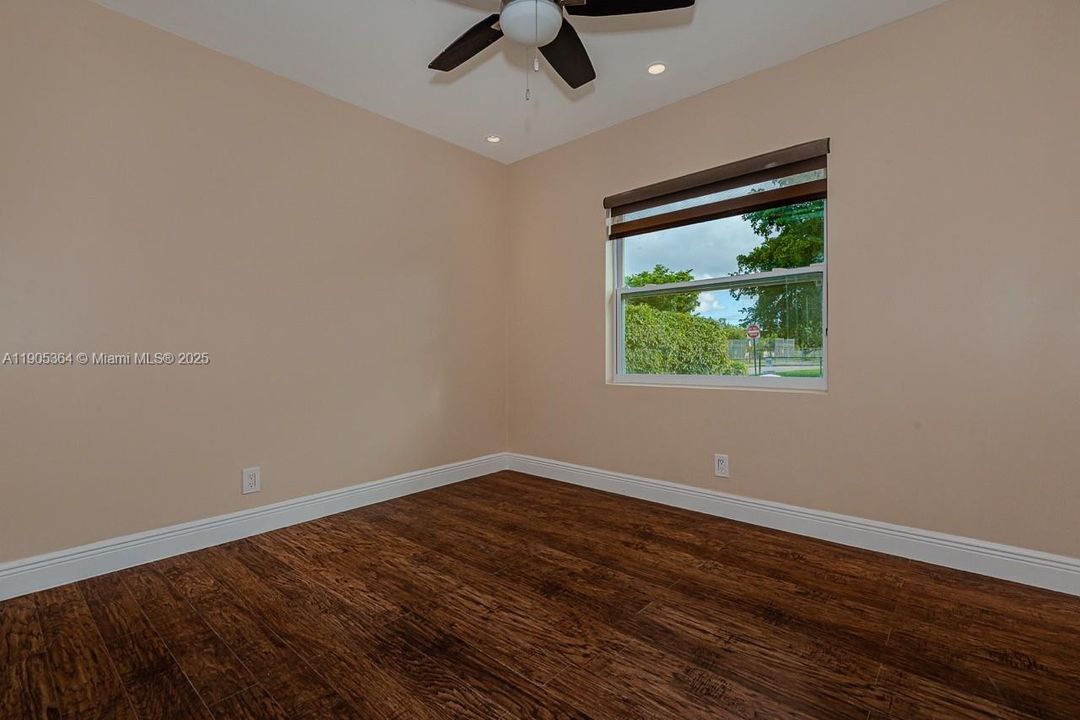 For Rent: $3,800 (4 beds, 2 baths, 1370 Square Feet)