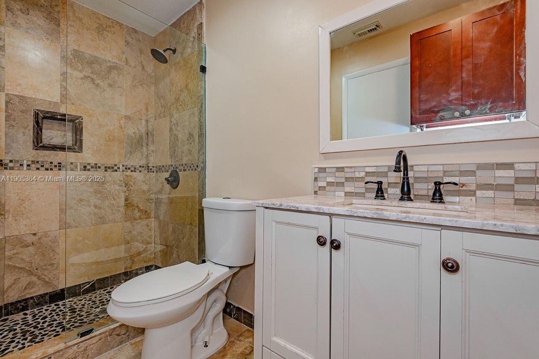 For Rent: $3,800 (4 beds, 2 baths, 1370 Square Feet)