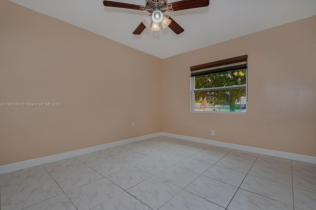 For Rent: $3,800 (4 beds, 2 baths, 1370 Square Feet)