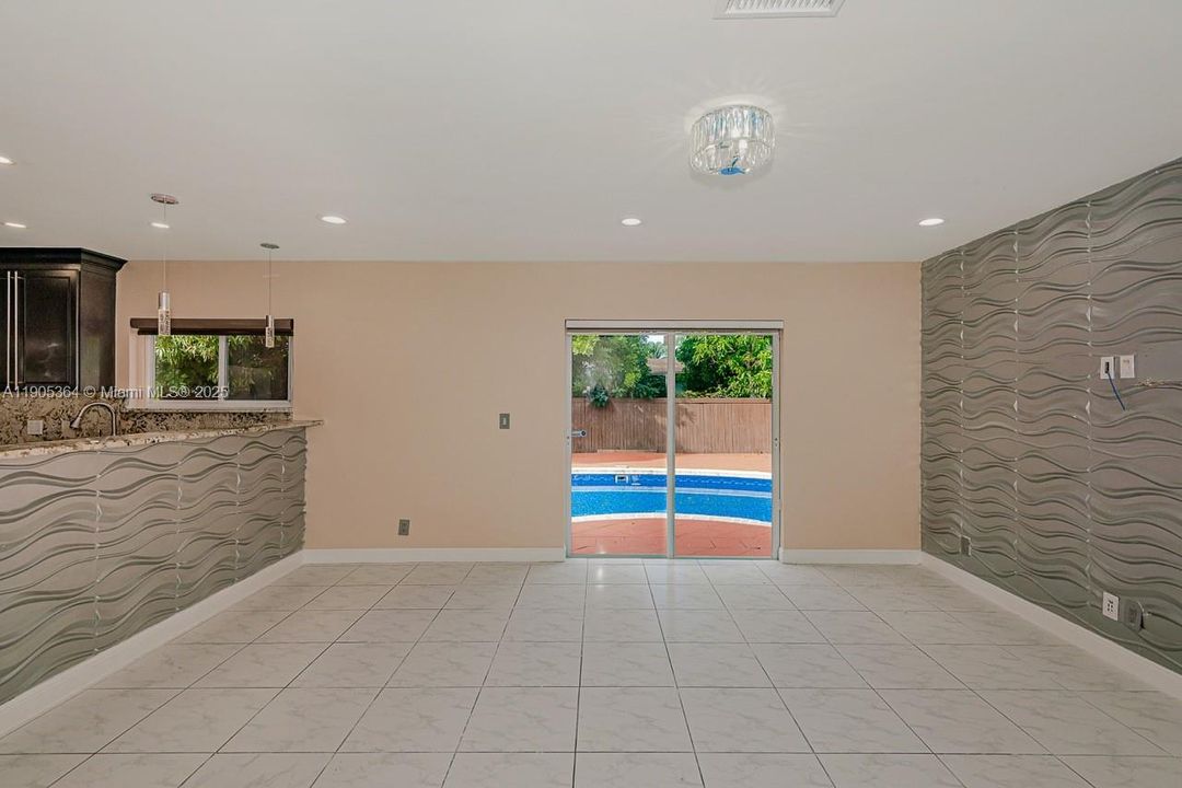 For Rent: $3,800 (4 beds, 2 baths, 1370 Square Feet)