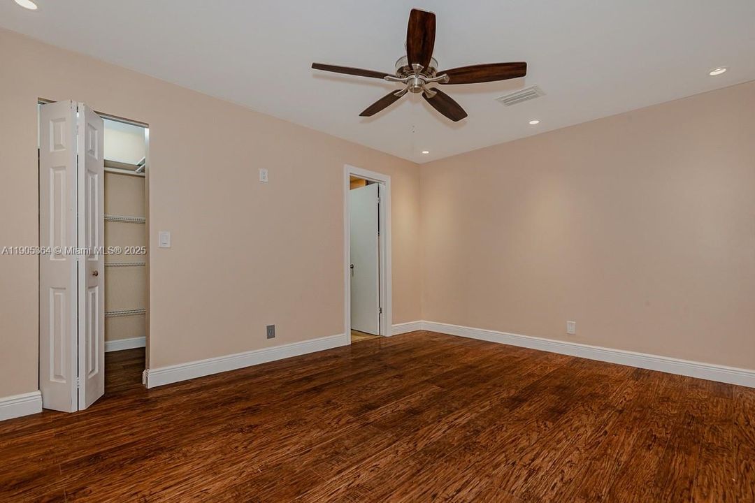 For Rent: $3,800 (4 beds, 2 baths, 1370 Square Feet)