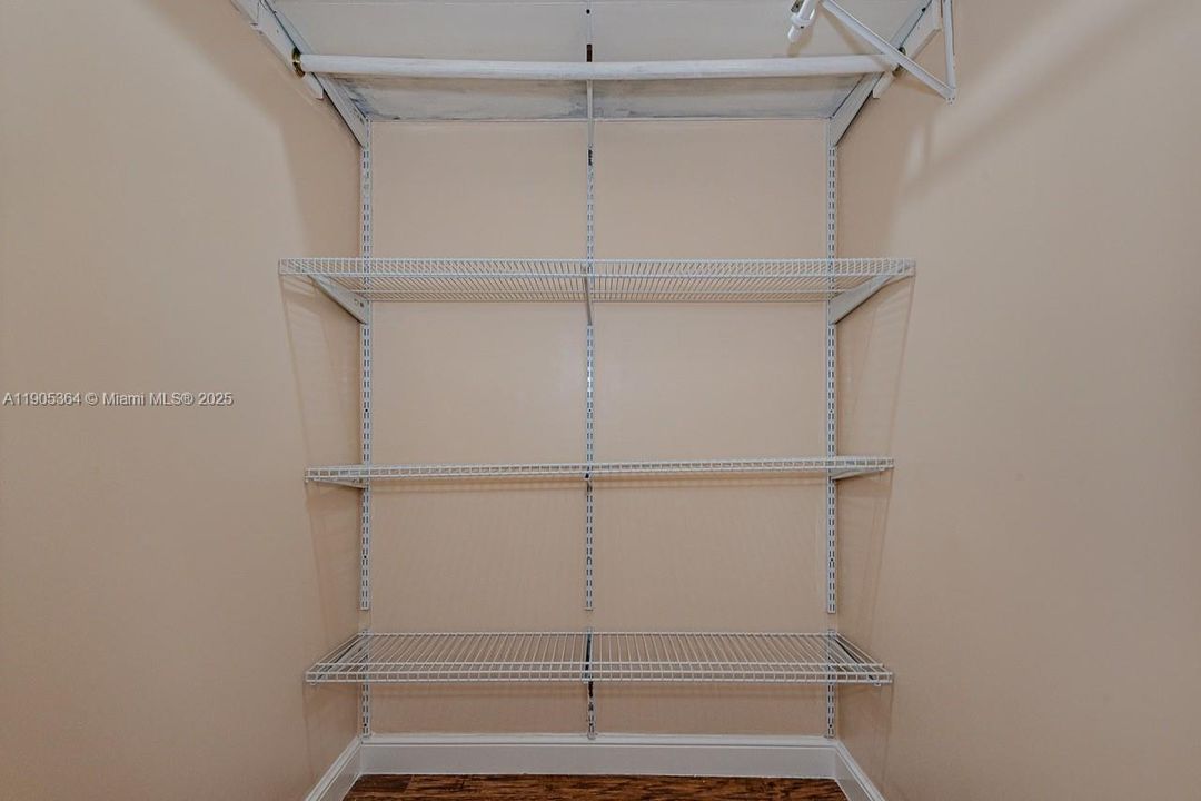 For Rent: $3,800 (4 beds, 2 baths, 1370 Square Feet)