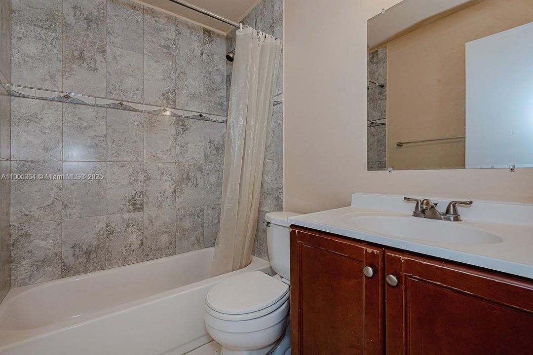 For Rent: $3,800 (4 beds, 2 baths, 1370 Square Feet)