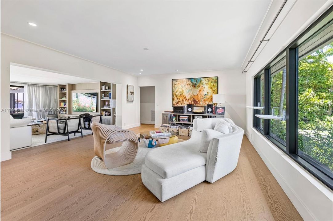 For Sale: $6,900,000 (3 beds, 3 baths, 2894 Square Feet)