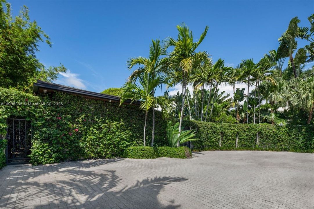 For Sale: $6,900,000 (3 beds, 3 baths, 2894 Square Feet)